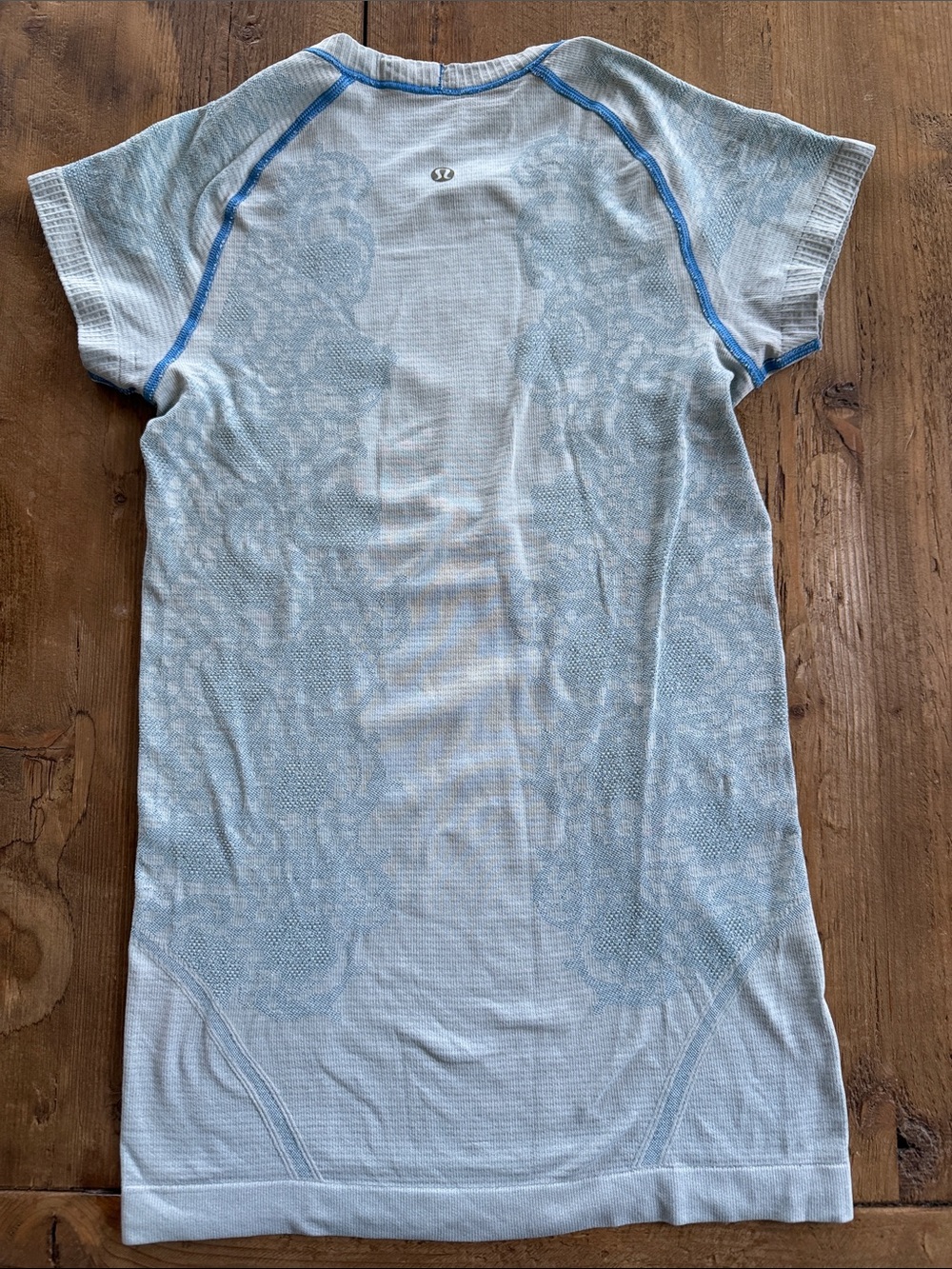 lululemon athletica Light Blue Short Sleeve ladies  Athletic Tee sz 4